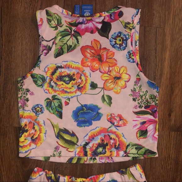 Adidas Floralita Tank and Shorts XS Bundle Set - Picture 4 of 13